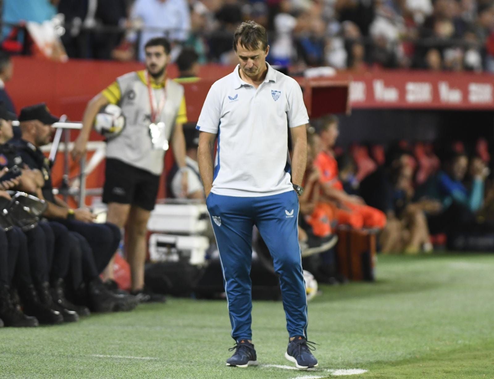  Lopetegui, entrenador del Sevilla, ante el FC Barcelona