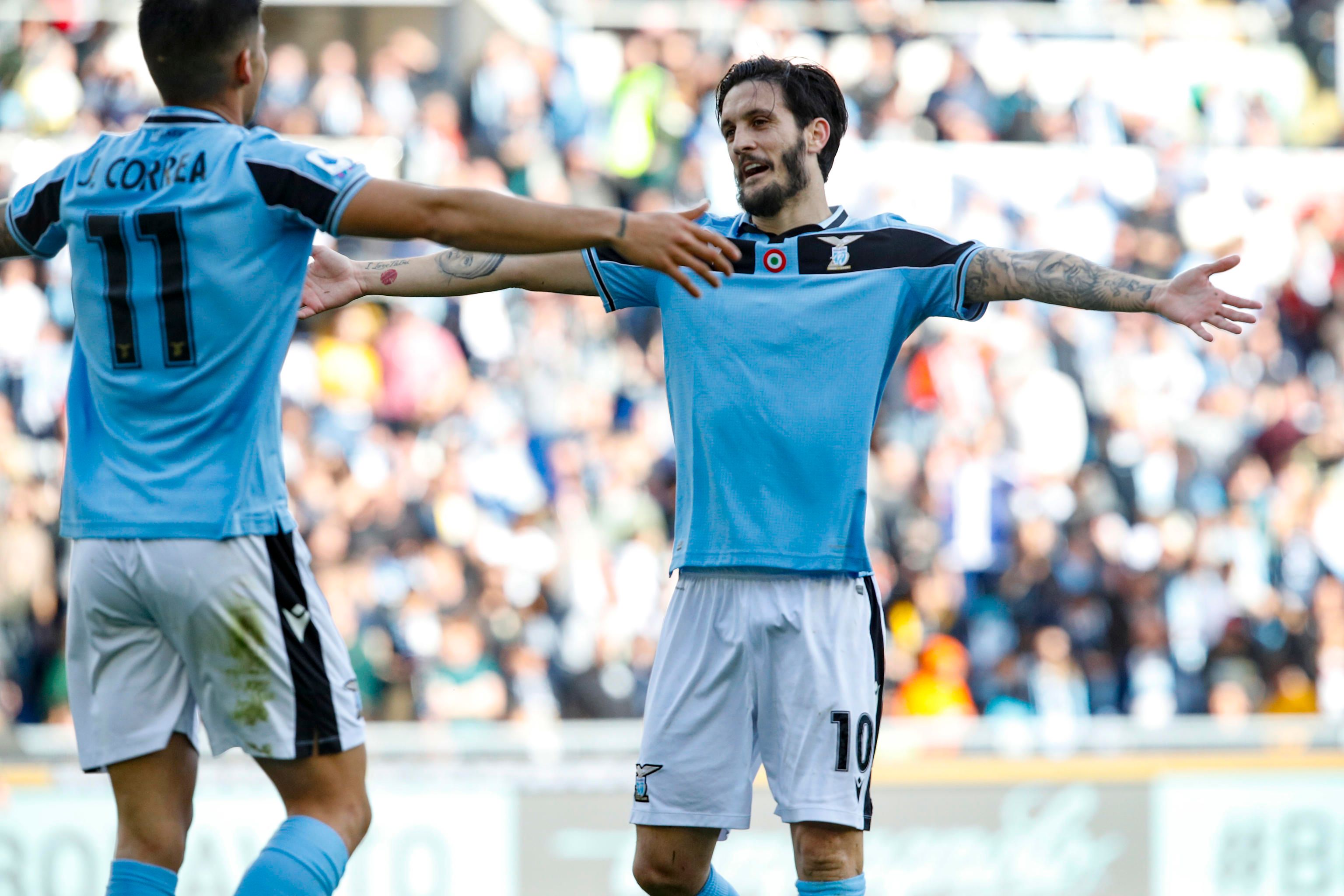  Luis Alberto y Tucu Correa celebran un gol de la Lazio de la temporada 19/20.