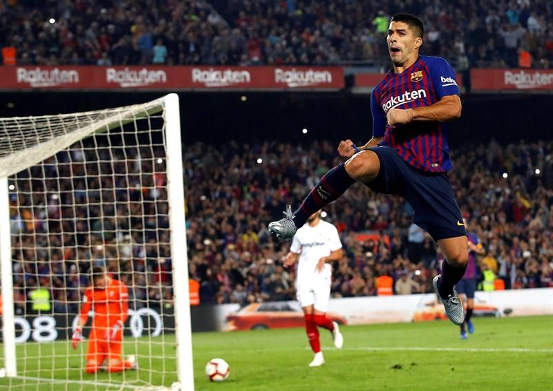 Luis Suárez celebra su gol ante el Sevilla.