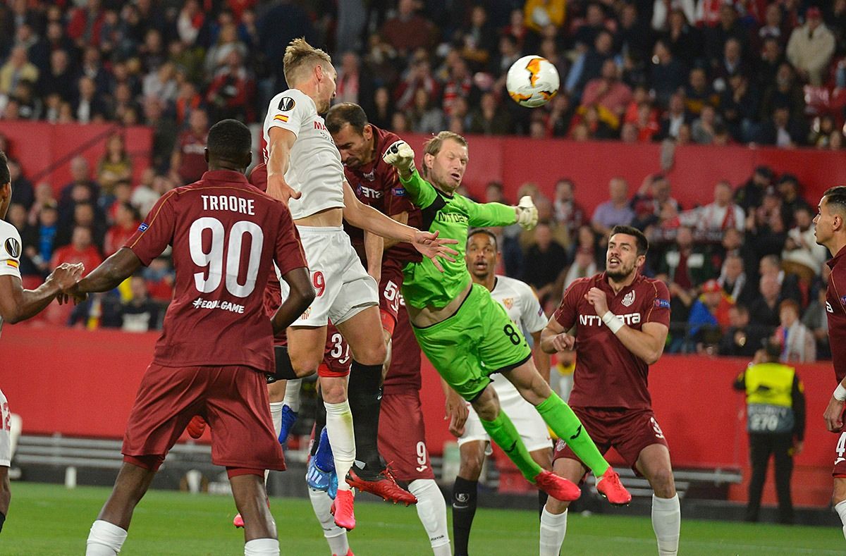  Luuk de Jong, ante el Cluj en Europa League.