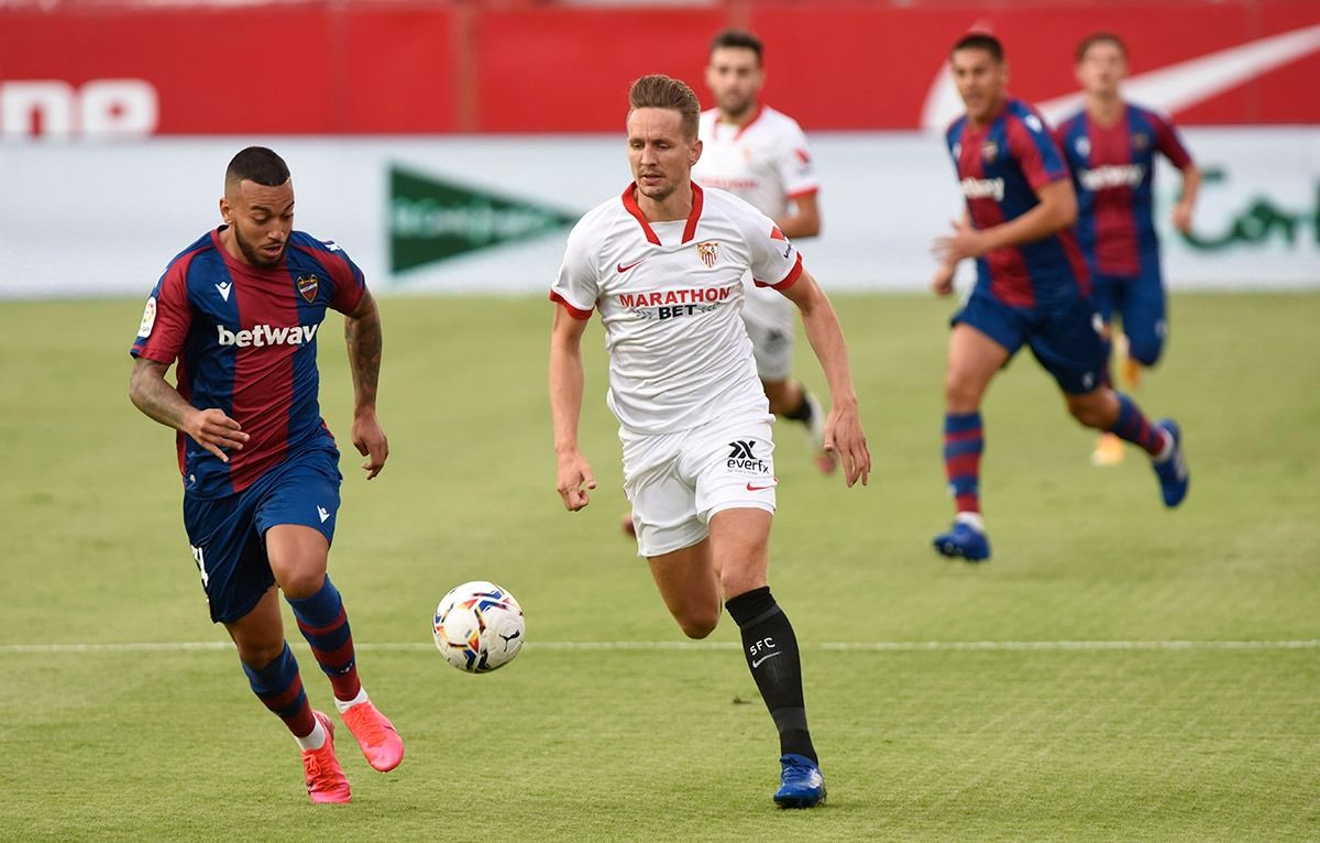  Luuk de Jong ante Vezo..