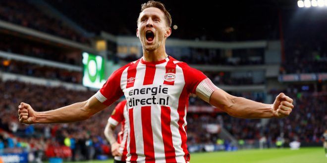 Luuk de Jong, en un partido con el PSV.