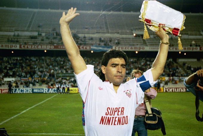 Maradona, en su debut en el Sevilla FC.