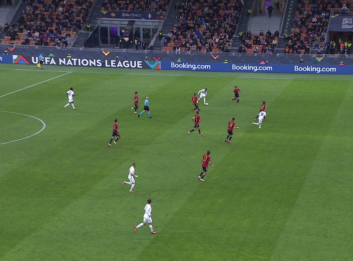 Mbappé parte de posición antirreglamentaria en su gol de la final de la Nations League.