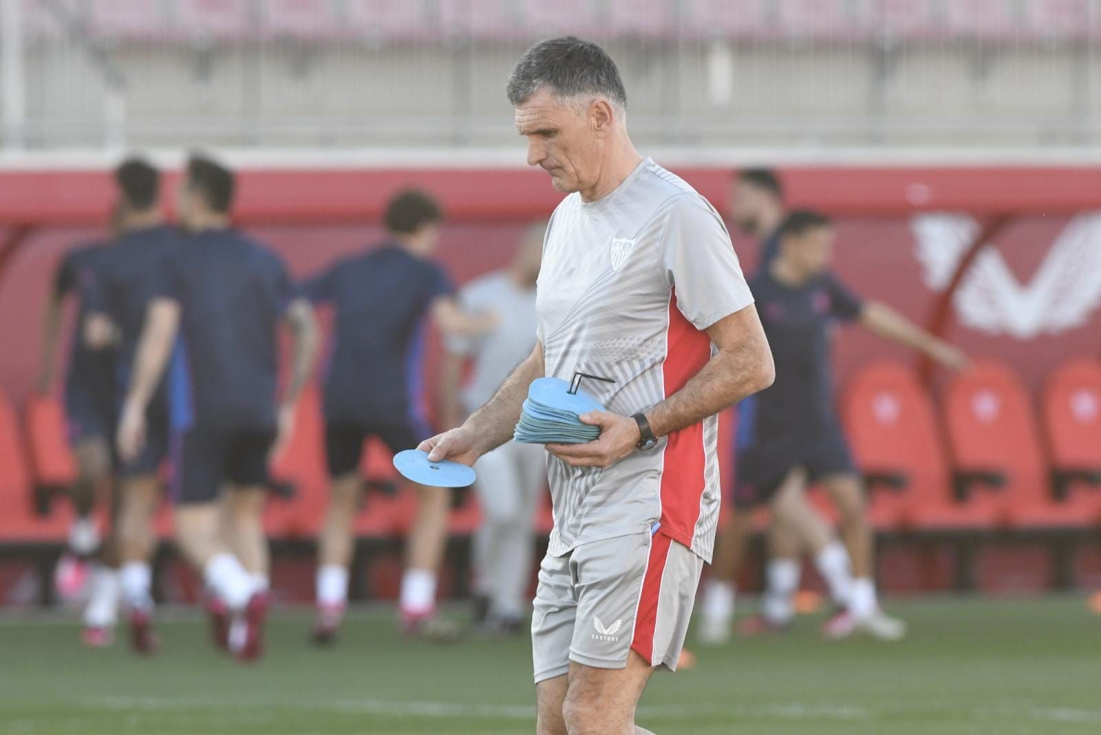  Mendilibar, en su primer entrenamiento con el Sevilla FC