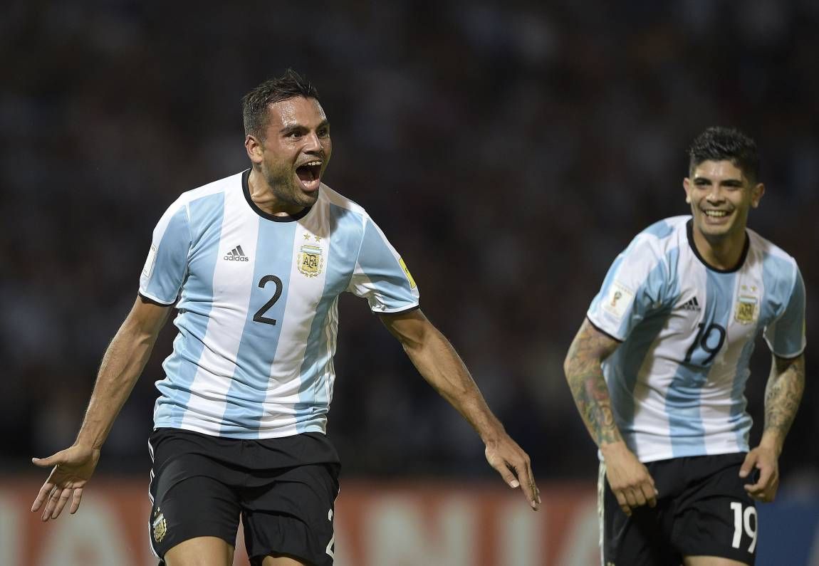  Mercado y Banega, con Argentina.