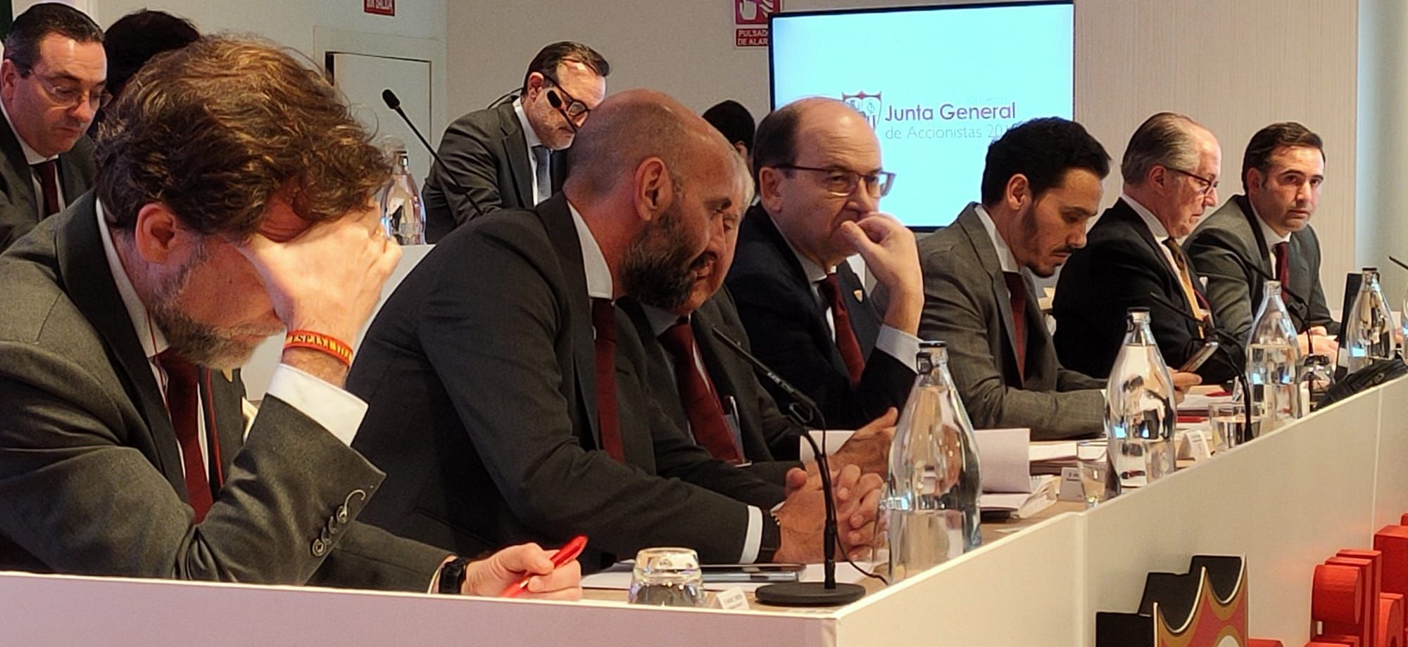  Monchi y Castro en la Junta de Accionistas 2019 del Sevilla FC.