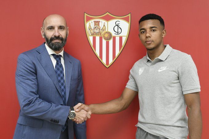  Monchi junto a Jules Koundé (foto: SFC).