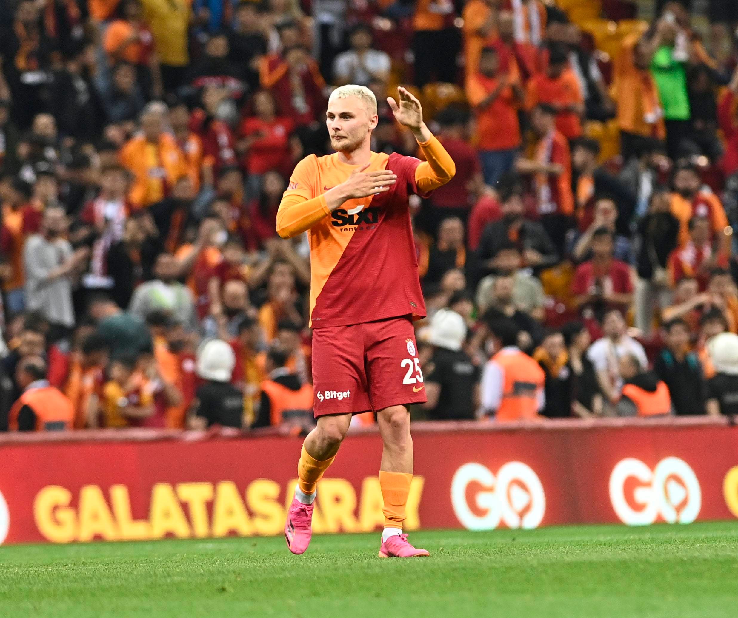  Victor Nelsson, relacionado con el Sevilla, con el Galatasaray.