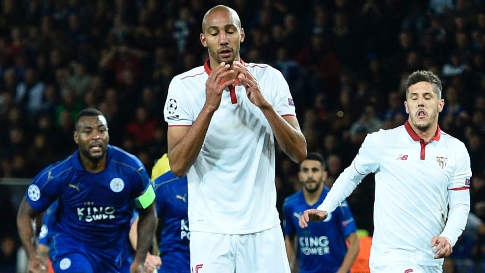 Nzonzi lamenta el penalti fallado en Leicester.