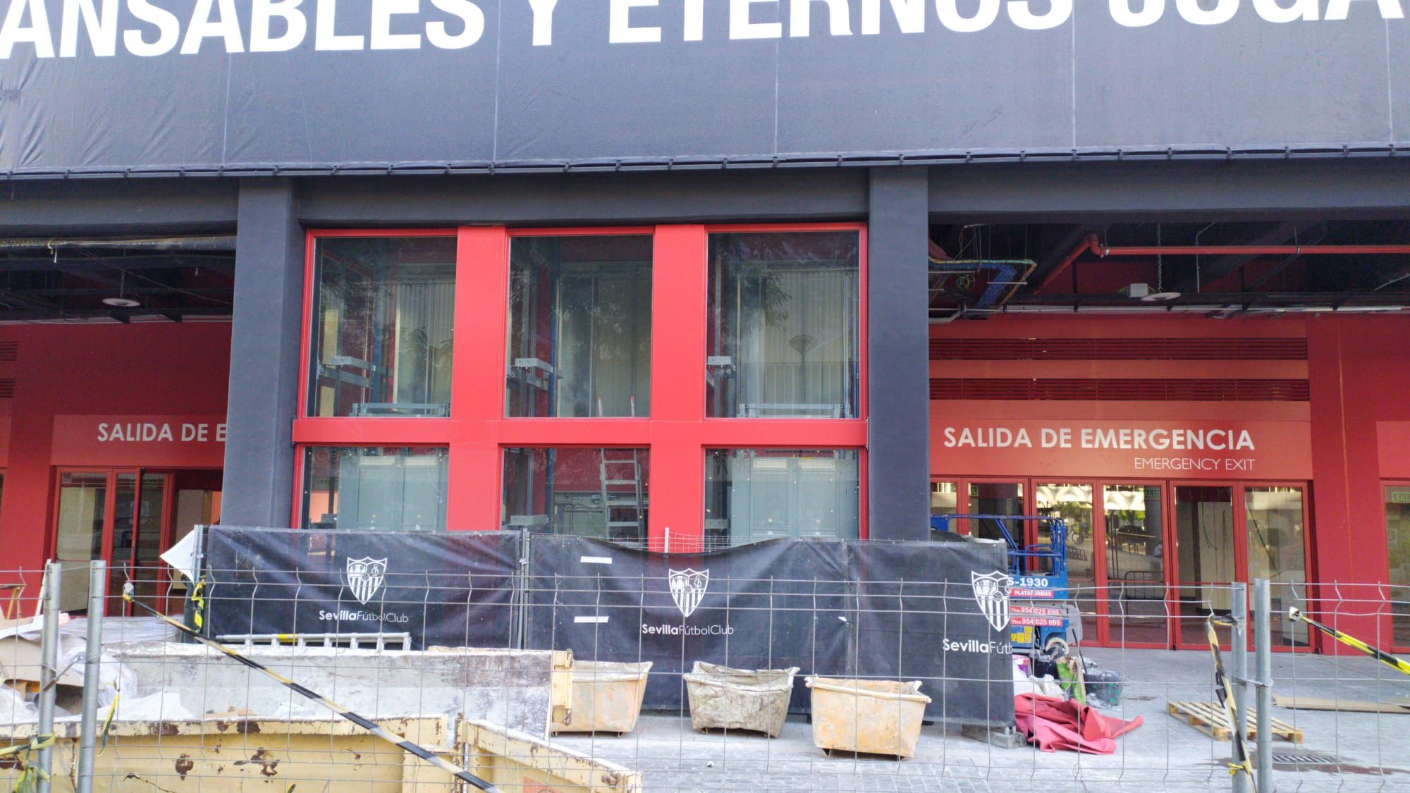 Los ascensores instalados en el Sánchez-Pizjuán.