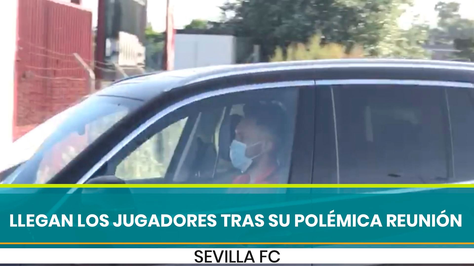  Ocampos llegando este lunes al entrenamiento..