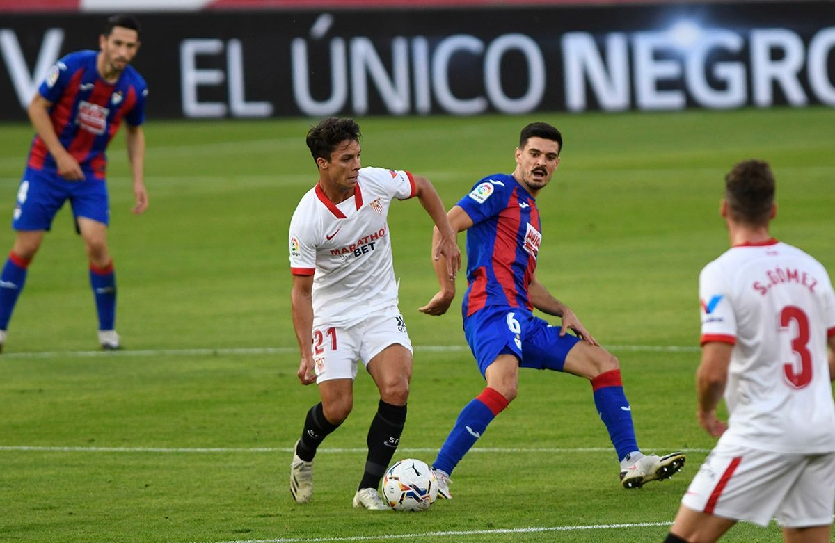  Óliver Torres, ante el ÉIbar.
