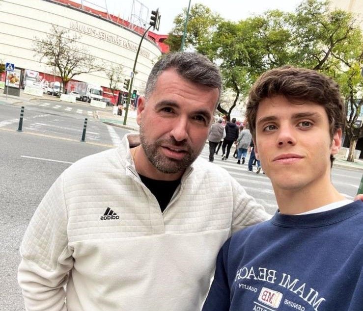 Pablo Sánchez Flores, hijo de Quique, en el Ramón Sánchez Pizjuán (@pabloosf10