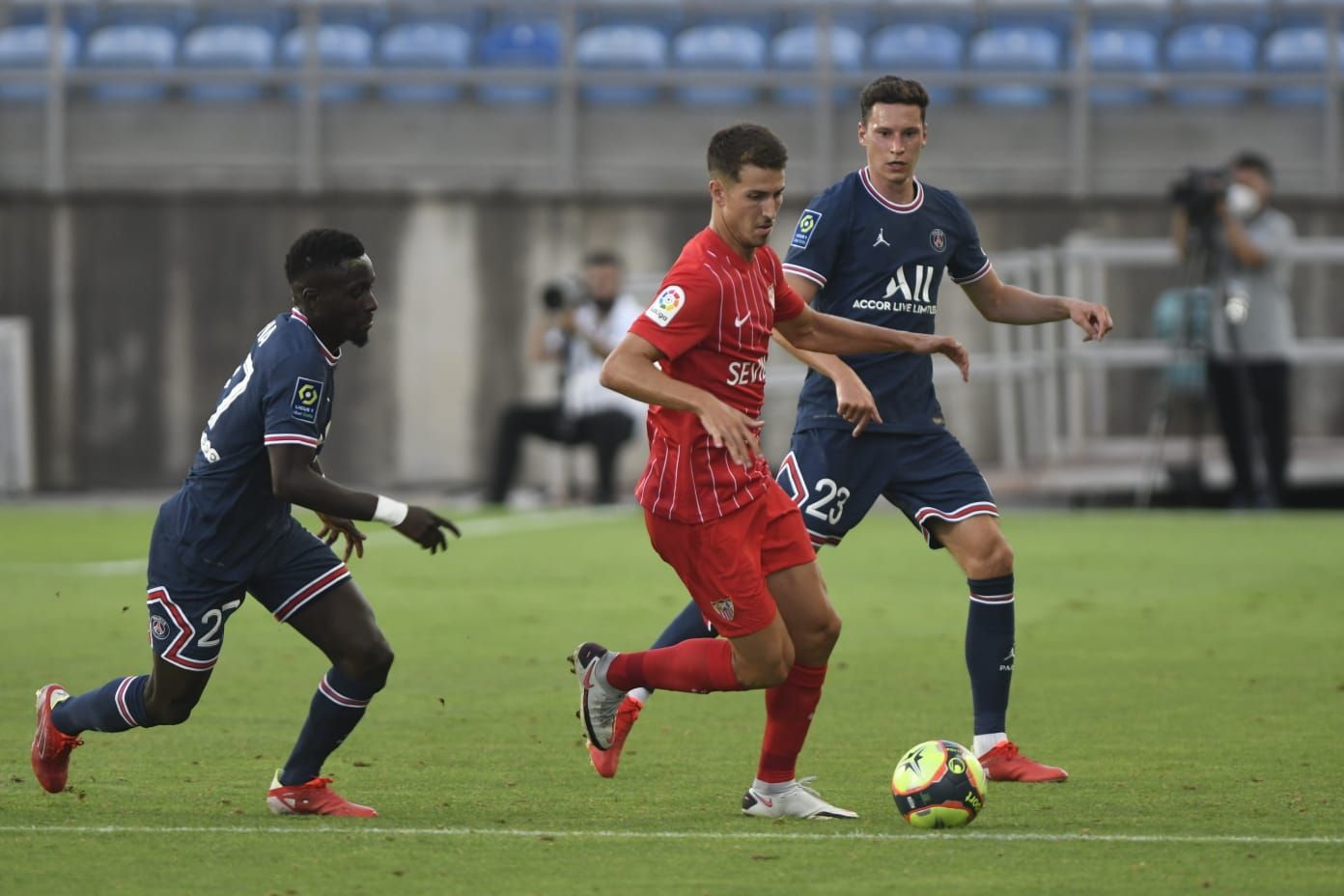  Pedro Ortiz ante el PSG.