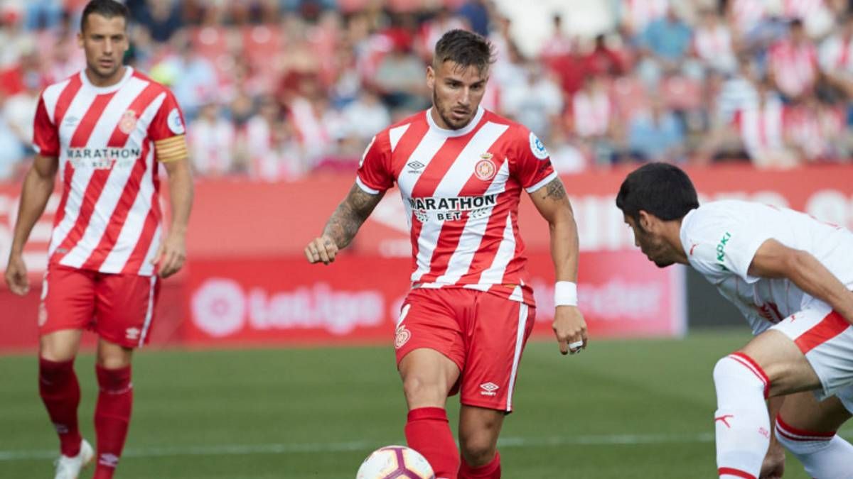  Portu controla el balón ante el Éibar.
