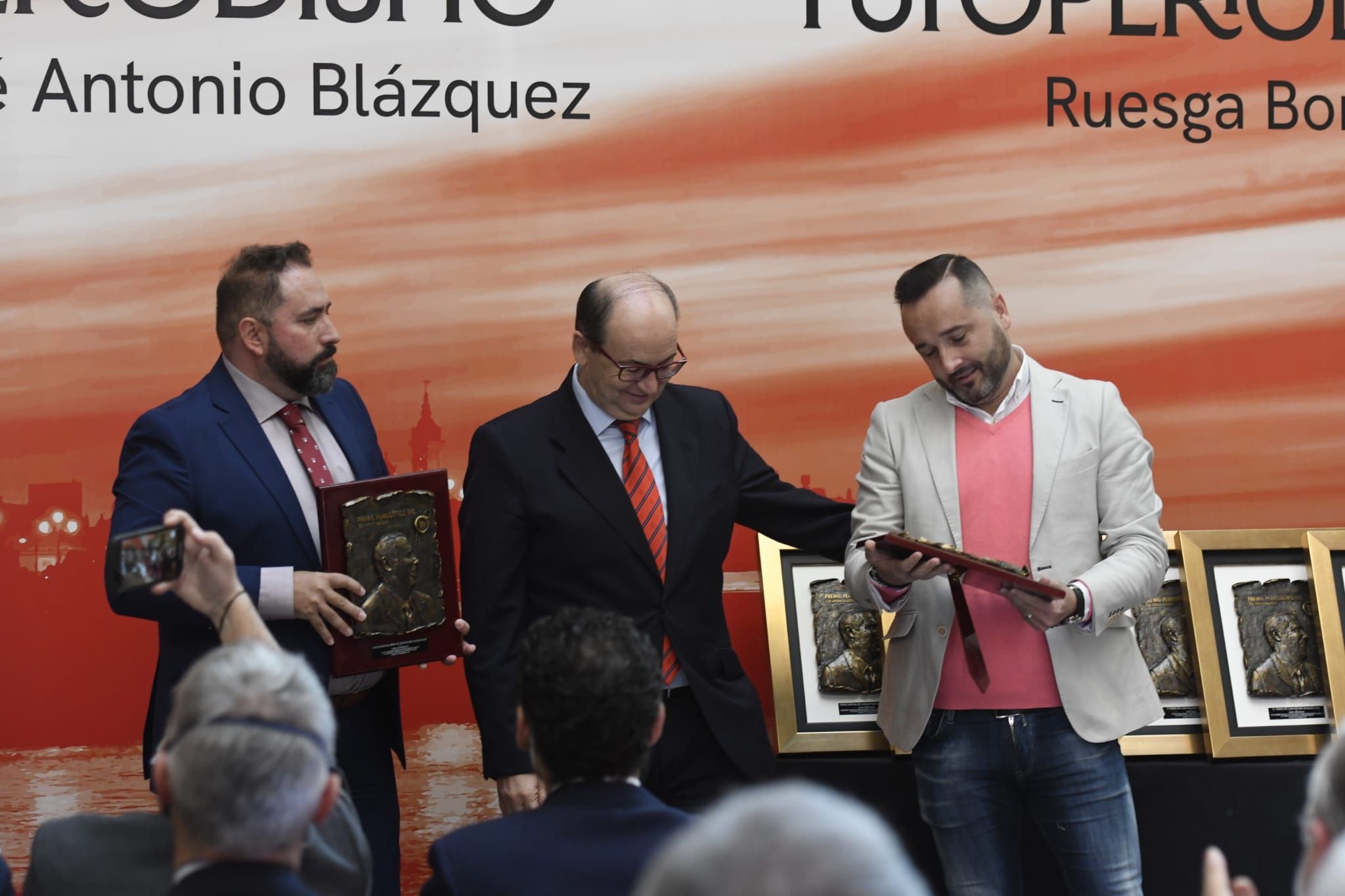  José Castro, junto a Carlos Hidalgo y Tito González, en los Premios Blázquez de 2021.