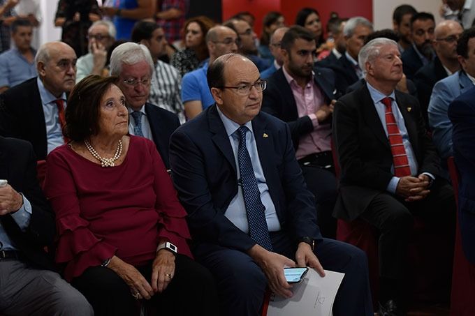  Castro, en la entrega de los Blázquez.