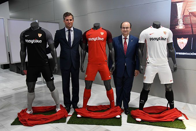  Castro y Loarte, en la presentación de las primeras equipaciones Nike del Sevilla (FOTO: Kiko Hurtado)