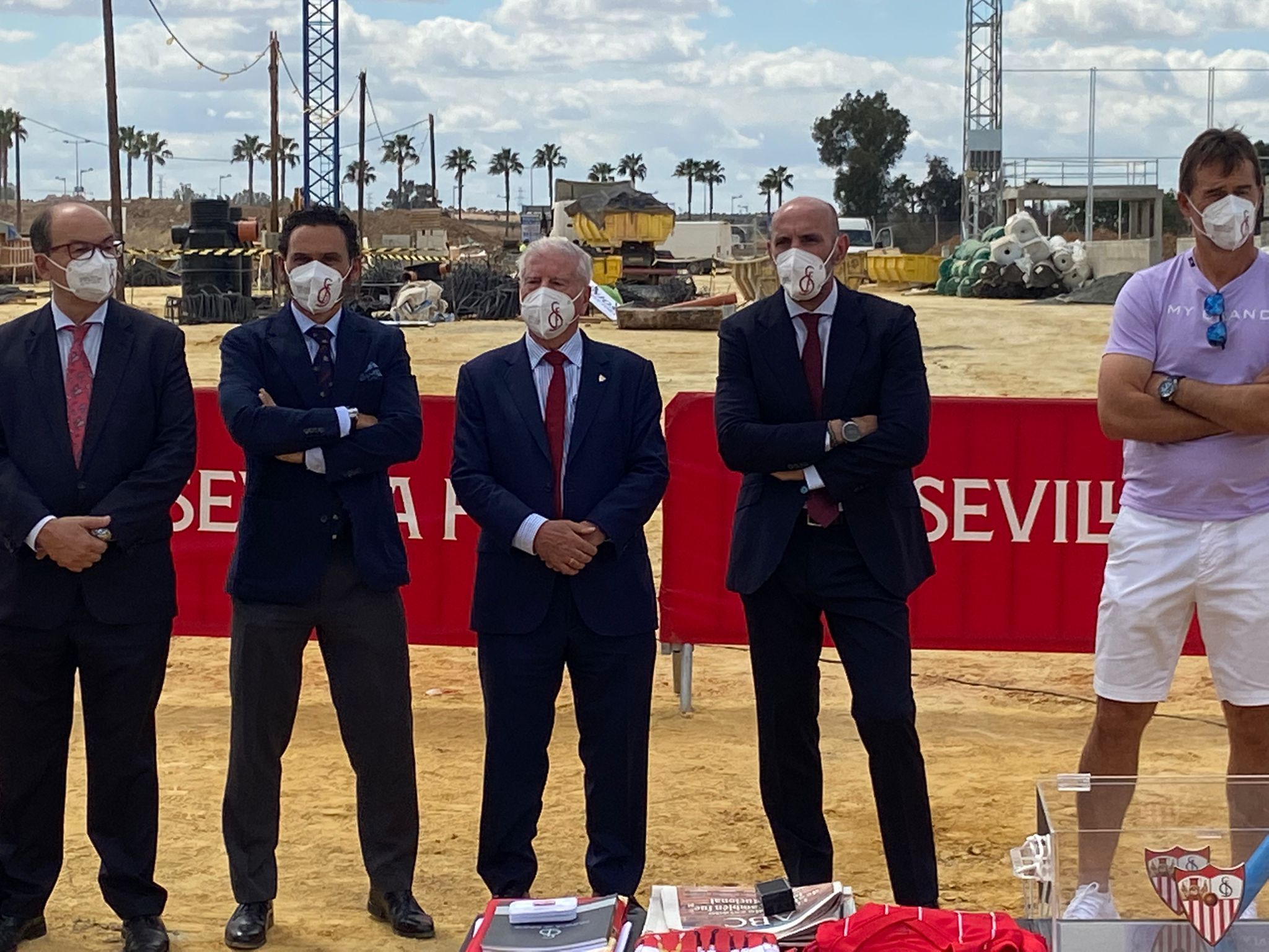  Acto de la colocación de la primera piedra del nuevo edificio de la ciudad deportiva.