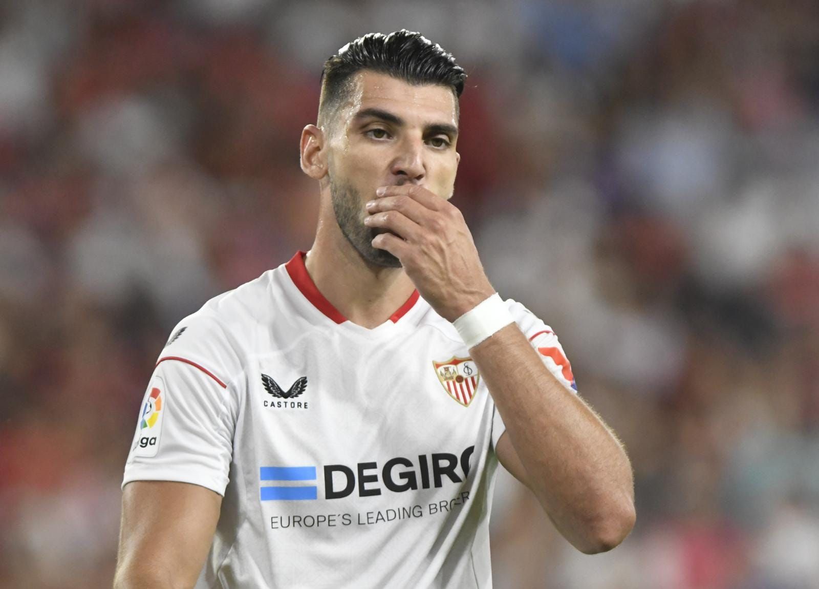 Rafa Mir, novedad en el once del Sevilla para enfrentarse al Valencia