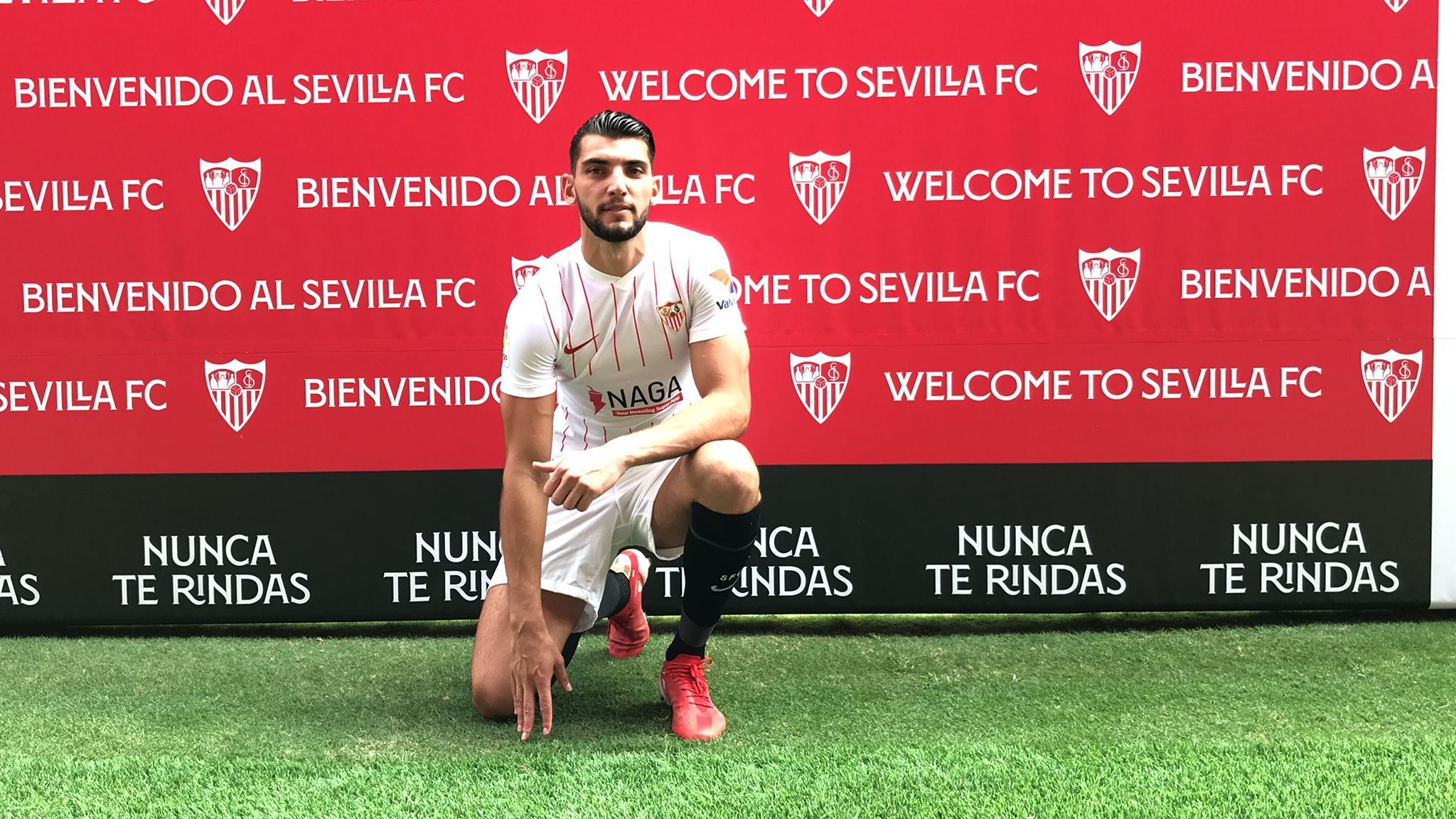 Rafa Mir, en su presentación con el Sevilla FC.