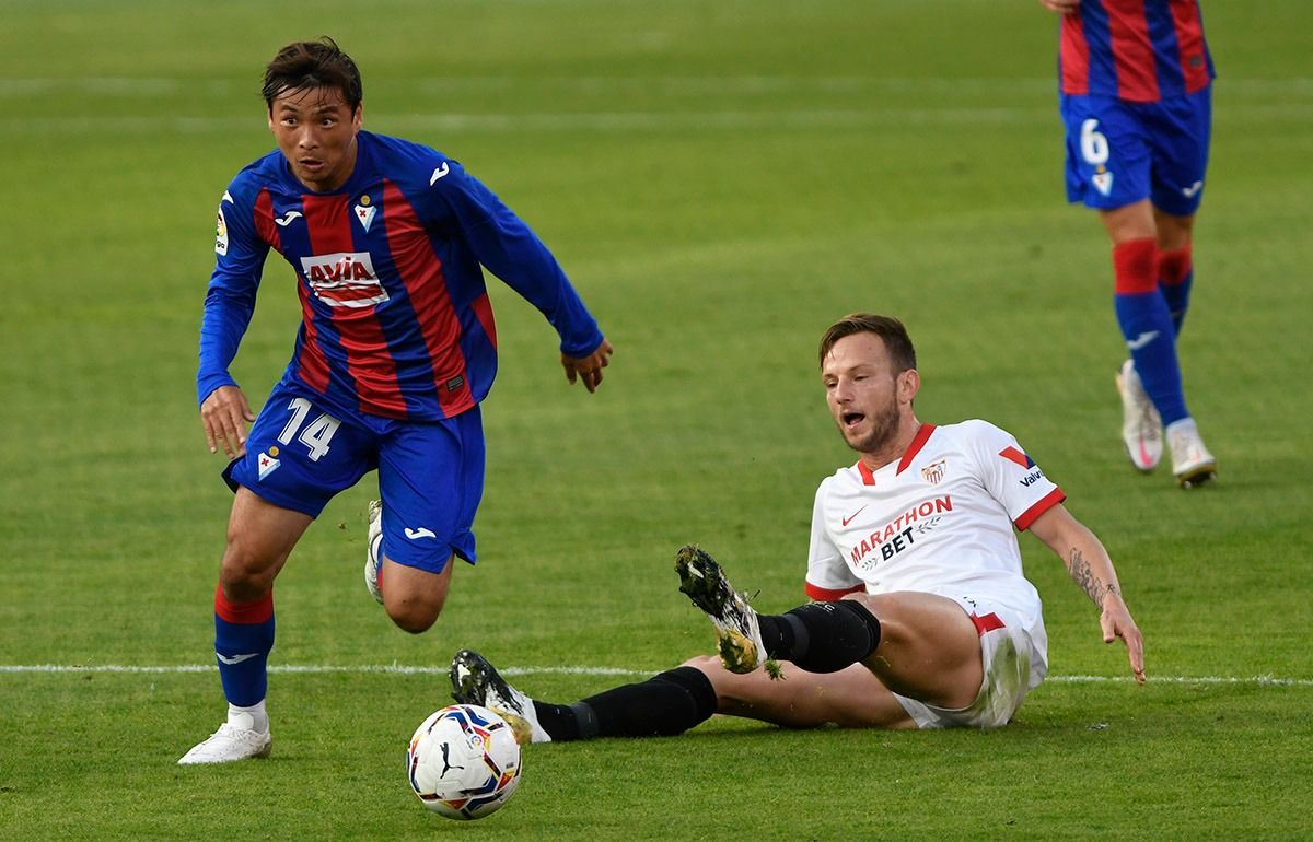  Rakitic, ante el ÉIbar.