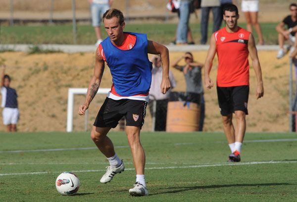  Rakitic, en entrenando con el Sevilla en la temporada 11/12.