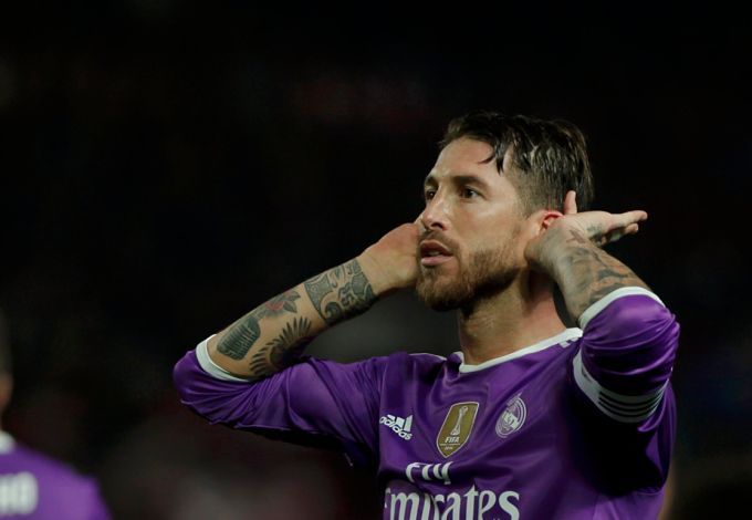  Gesto de Sergio Ramos al Gol Norte del Sánchez-Pizjuán, el día que se generó la sanción