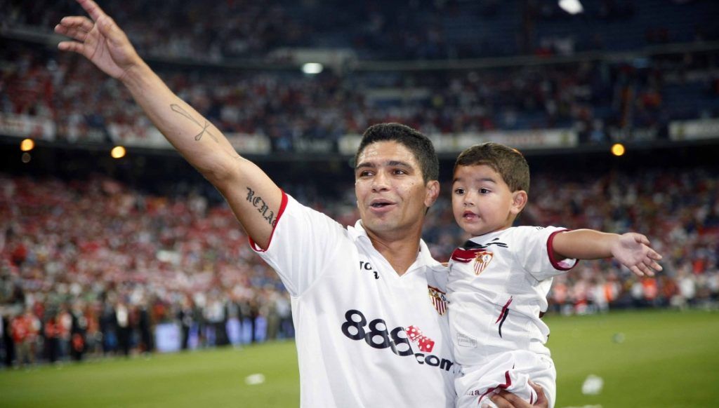  Renato Dirnei, en su etapa en el Sevilla.