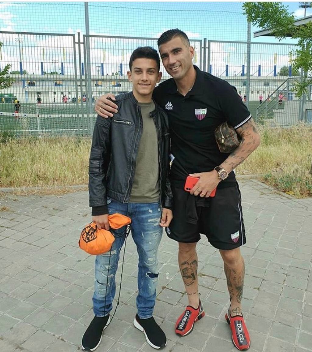  José Antonio Reyes, con su hijo mayor que se llama como él.