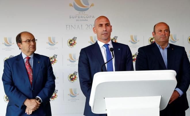 Rubiales junto a Pepe Castro en la Supercopa de España.