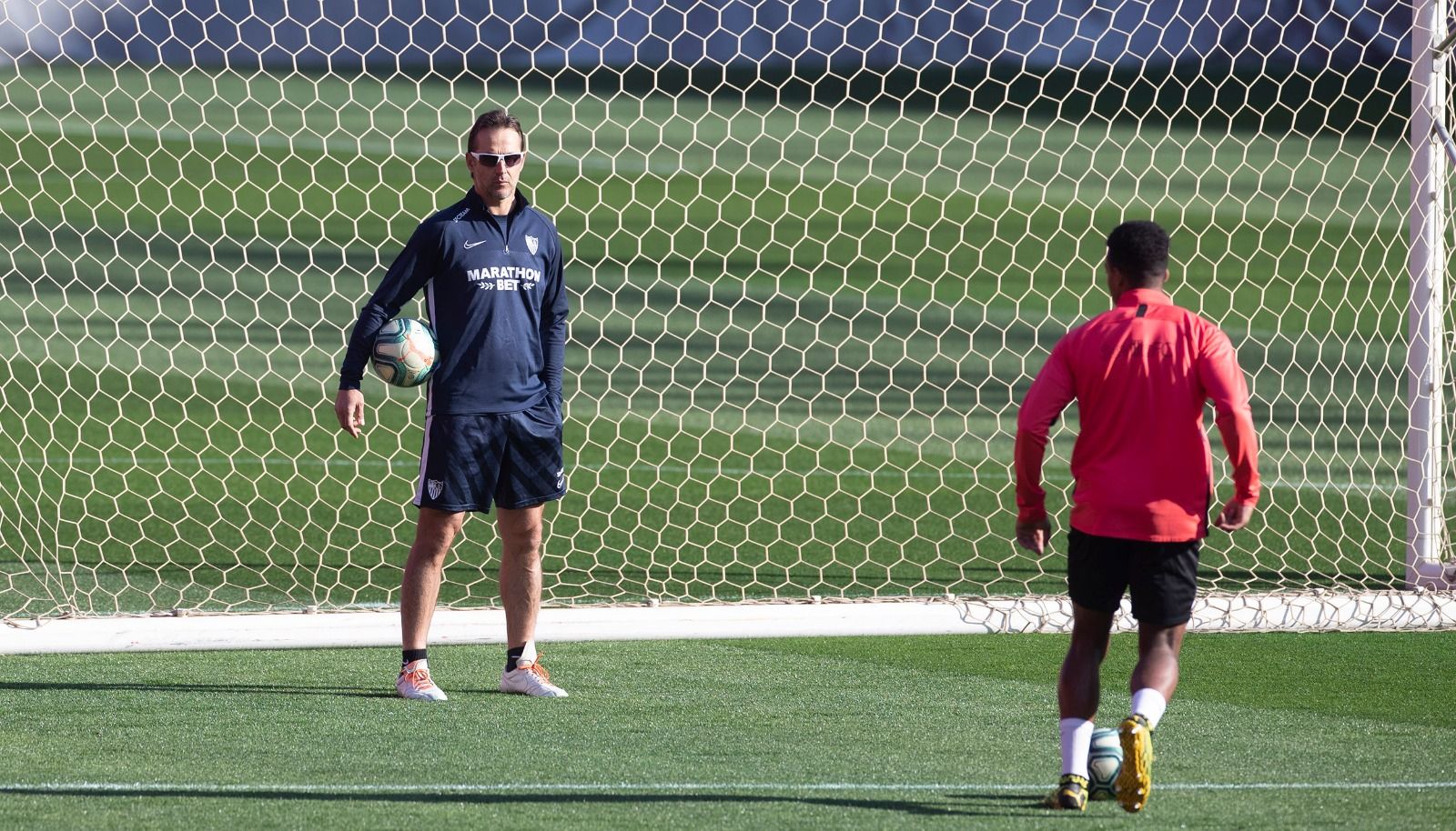  Lopetegui, en el entrenamiento de este sábado en el Sánchez-Pizjuán.