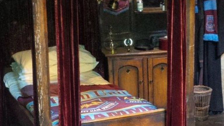 Sábanas y banderines del West Ham en Harry Potter.