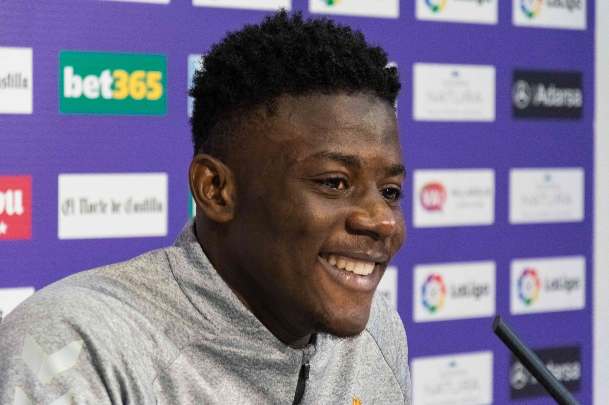  Salisu, en la sala de prensa del Real Valladolid.