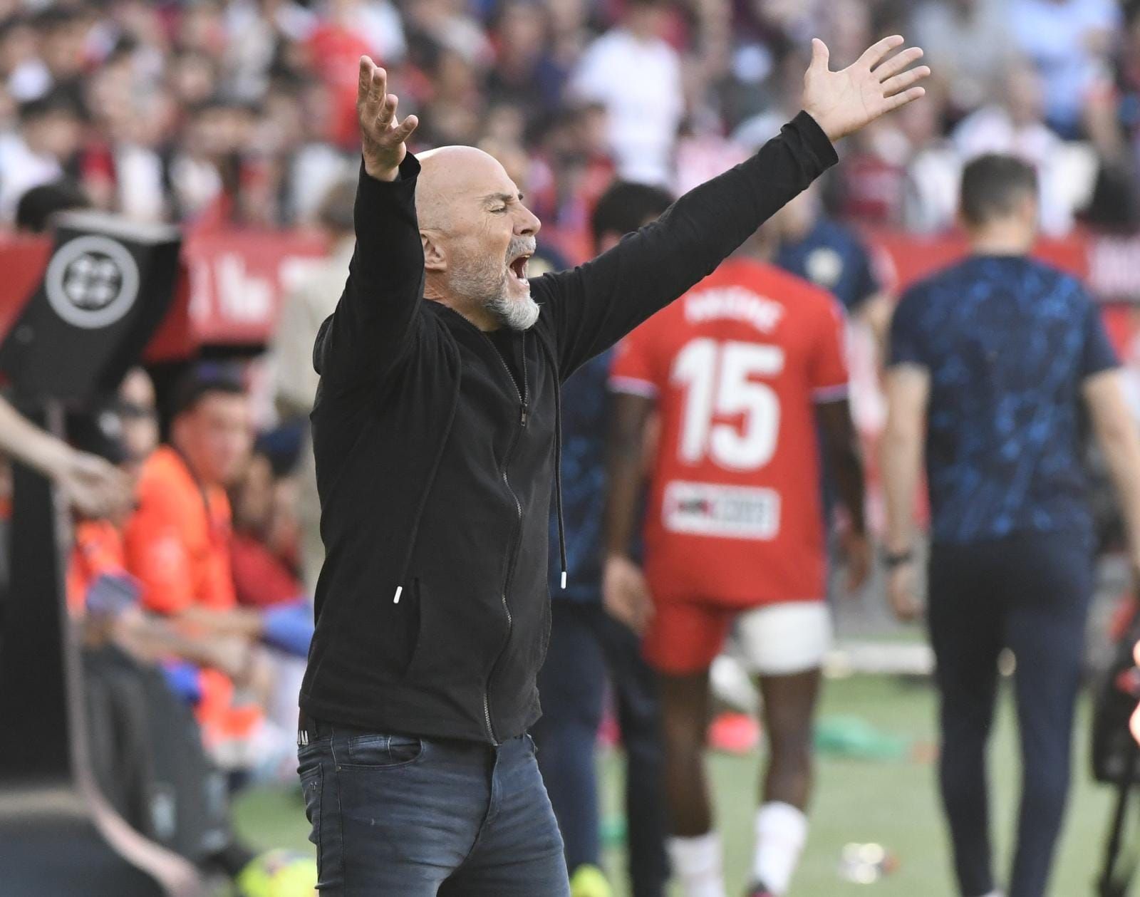  Sampaoli, entrenador del Sevilla, ante el Almería