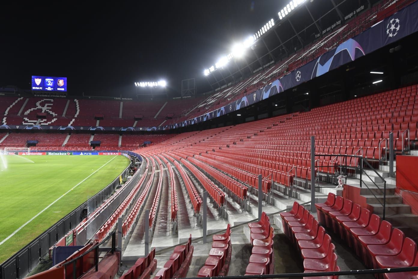 El Sánchez-Pizjuán, preparado para la Champions.
