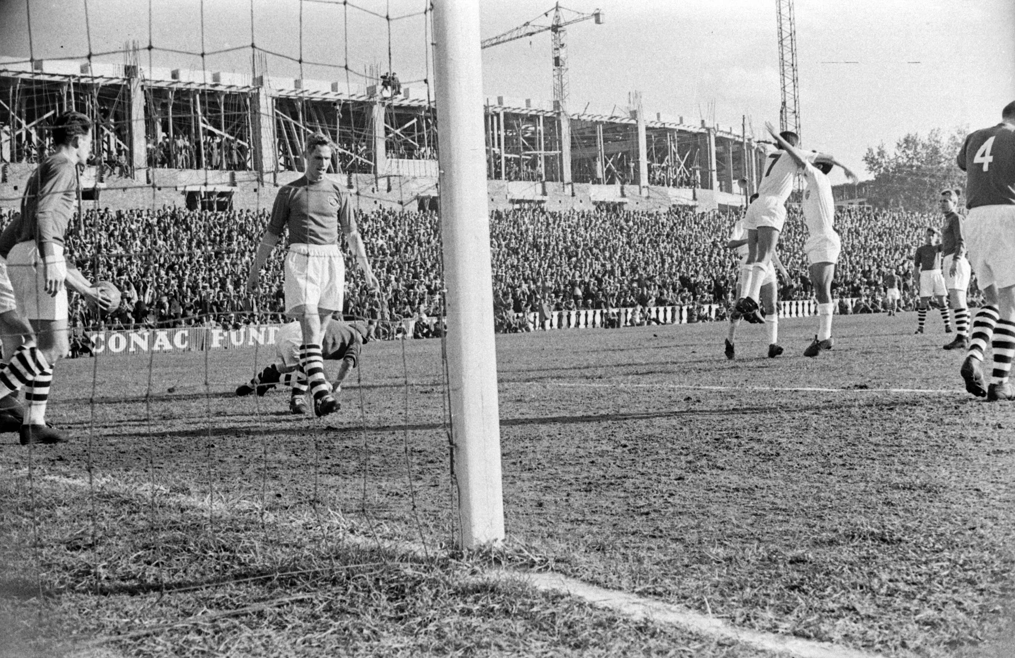 Partido de Copa de Europa, con espectadores en las obras del Sánchez-Pizjuán.