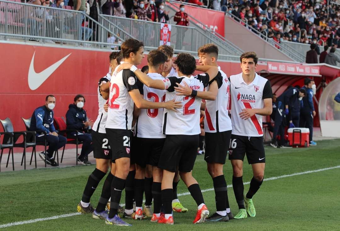 El Sevilla Atlético de Alejandro Acejo celebra uno de sus goles al Castellón.