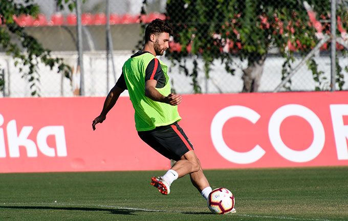 Sergi Gómez, en un entrenamiento del Sevilla.