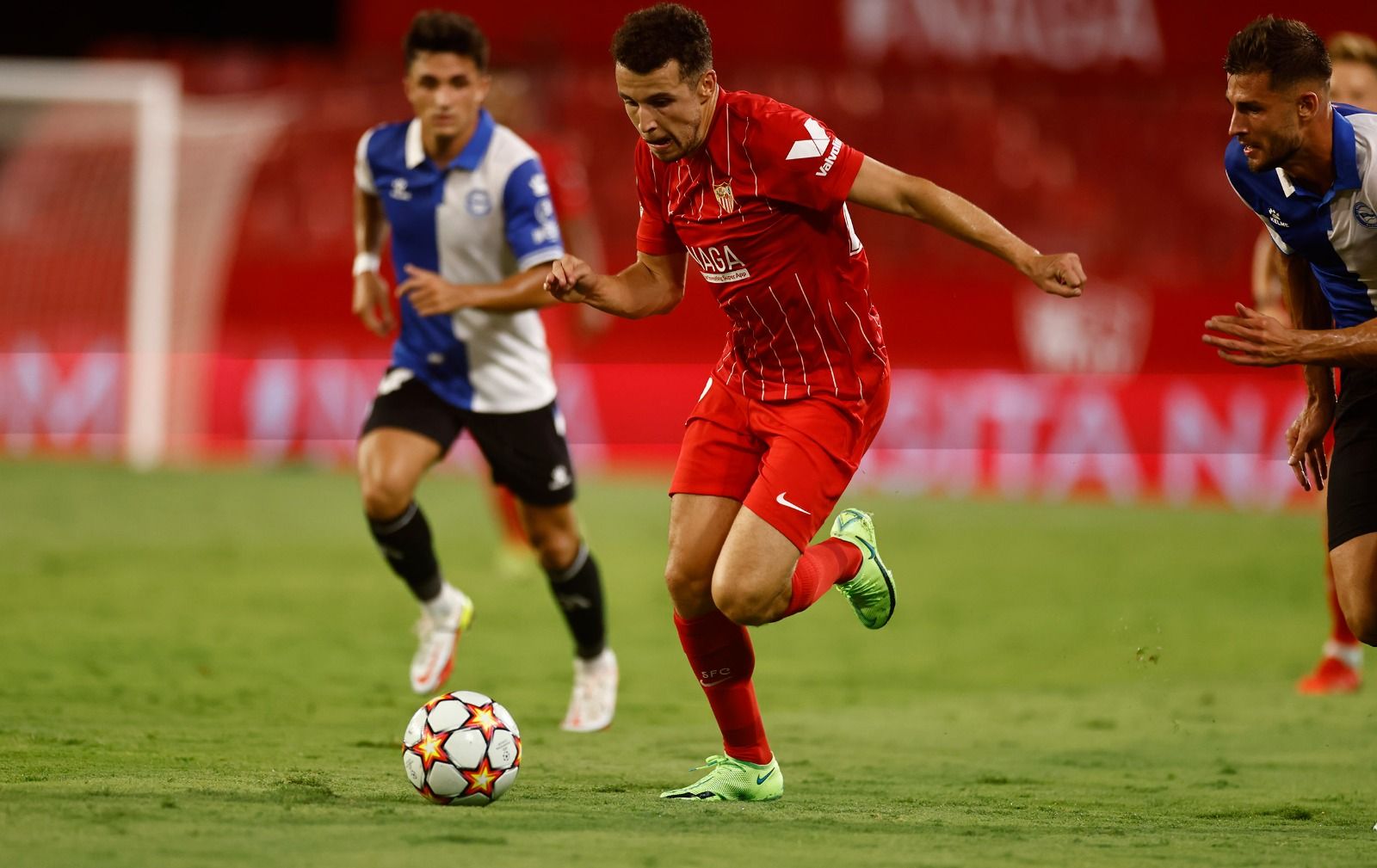 Idrissi, jugando con el Sevilla.