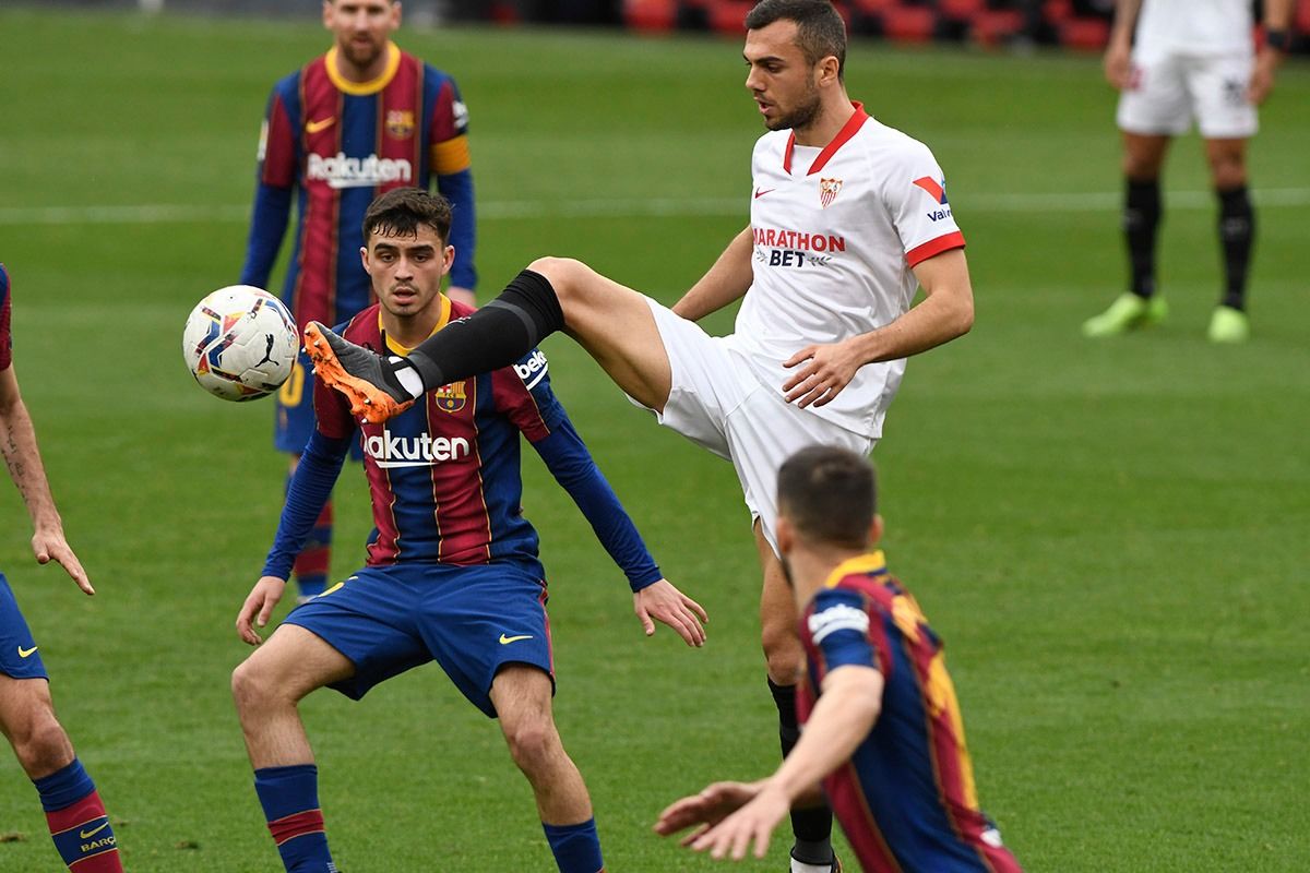  Pedri y Jordán, en el Sevilla - Barcelona.