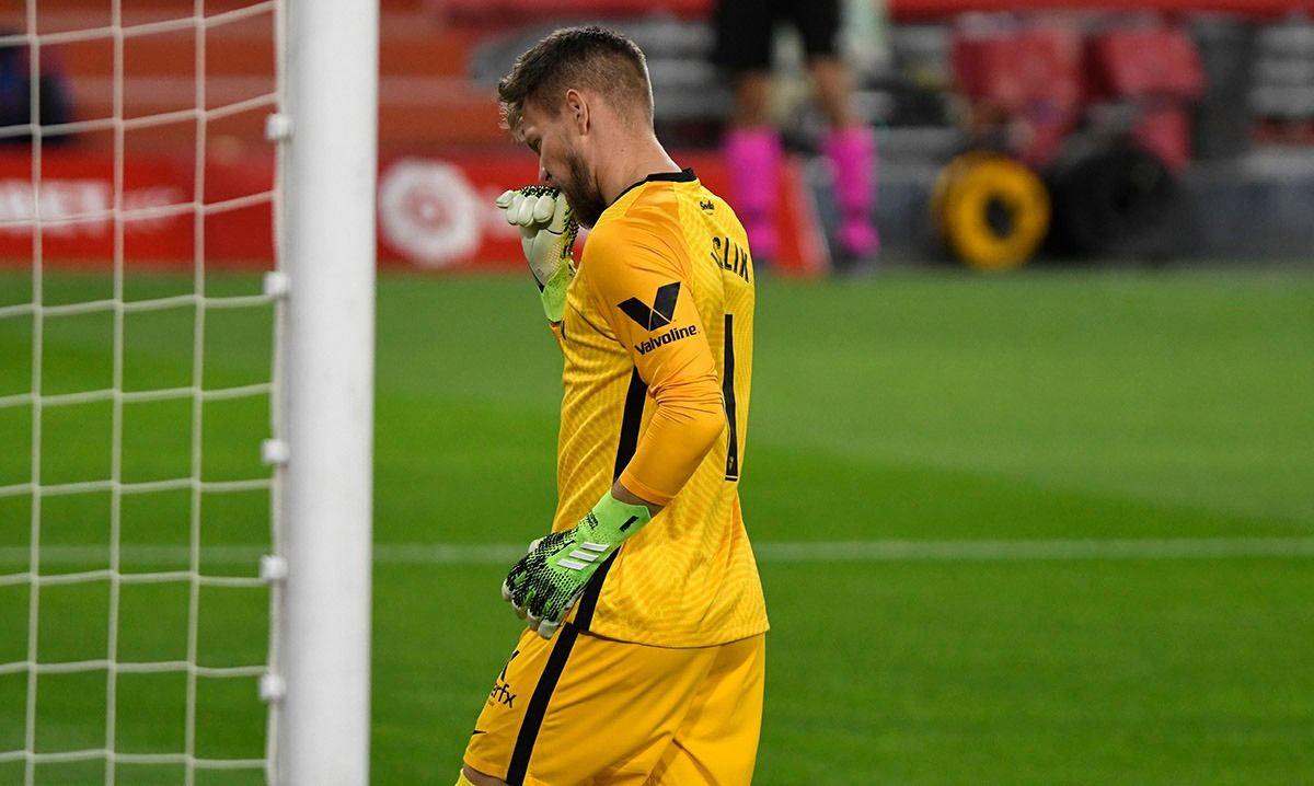  Vaclik, tras su error en el Sevilla - Celta.