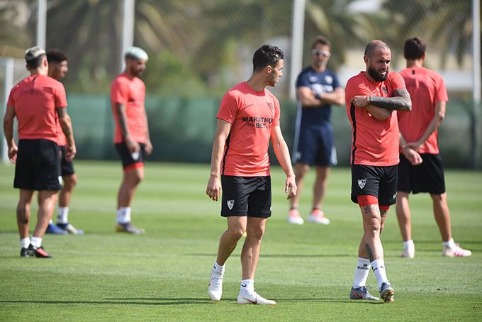  Corchia y Aleix Vidal, dos efectivos para el lateral derecho, entrenando en Lagos.