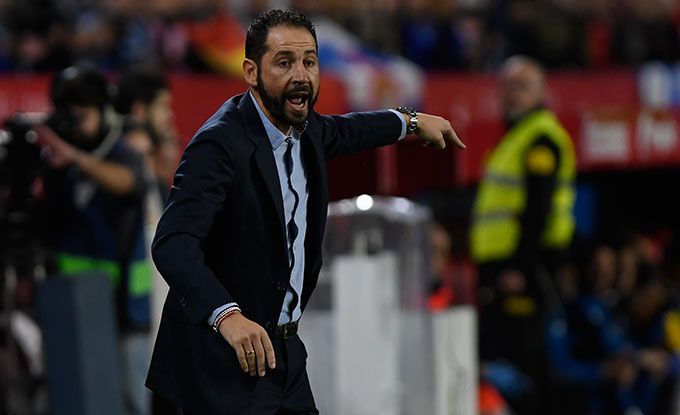  Pablo Machín, en el banquillo del Sánchez-Pizjuán.