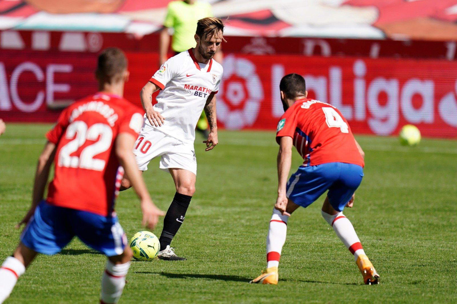  Rakitic, en el Granada-Sevilla.