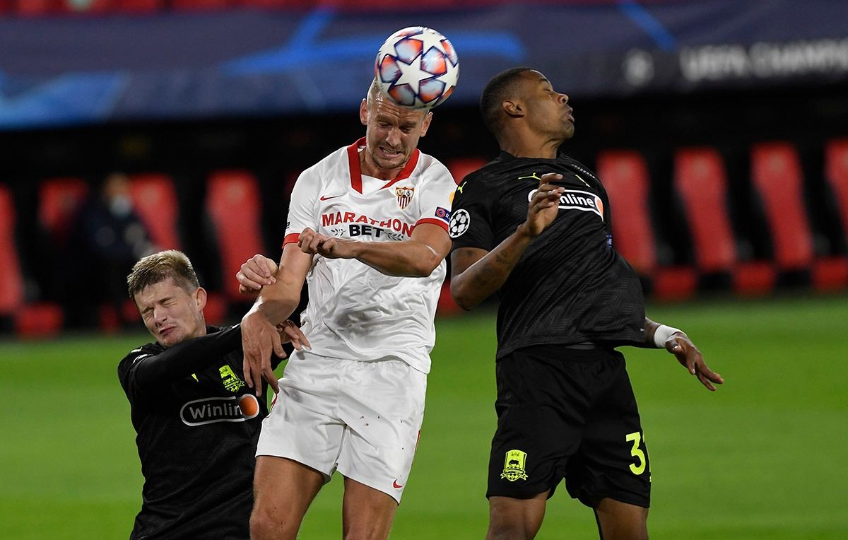  De Jong, en el Sevilla - Krasnodar..