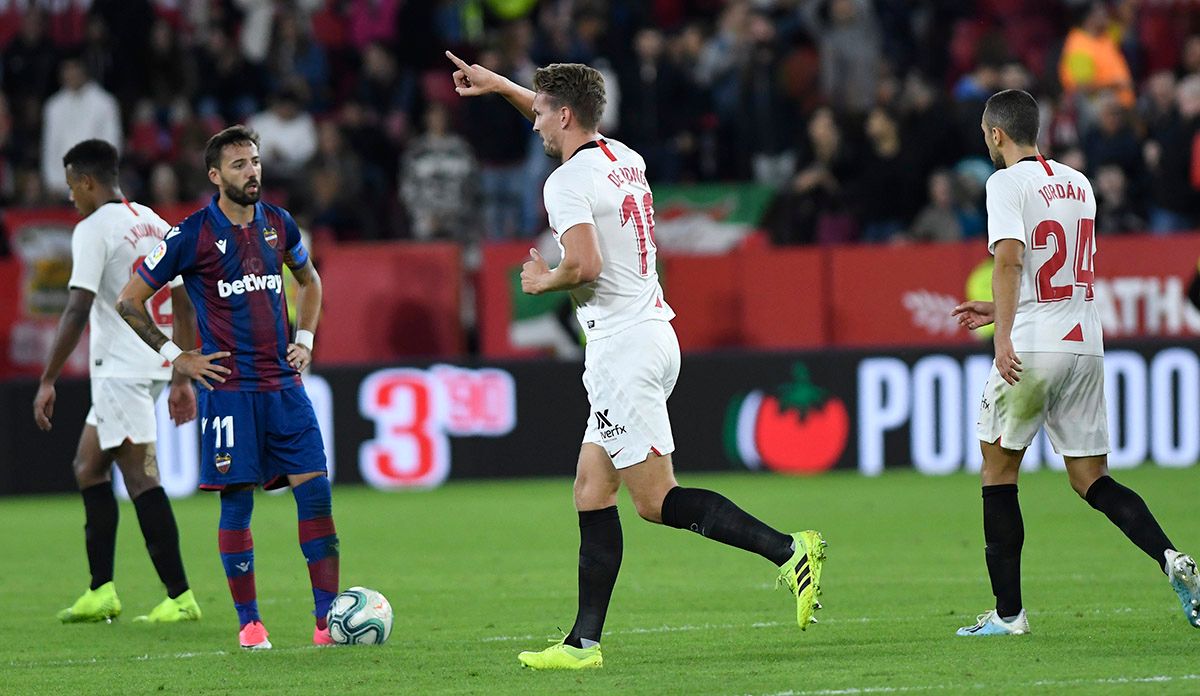  Luuk de Jong celebra su gol en el Sevilla-Levante.