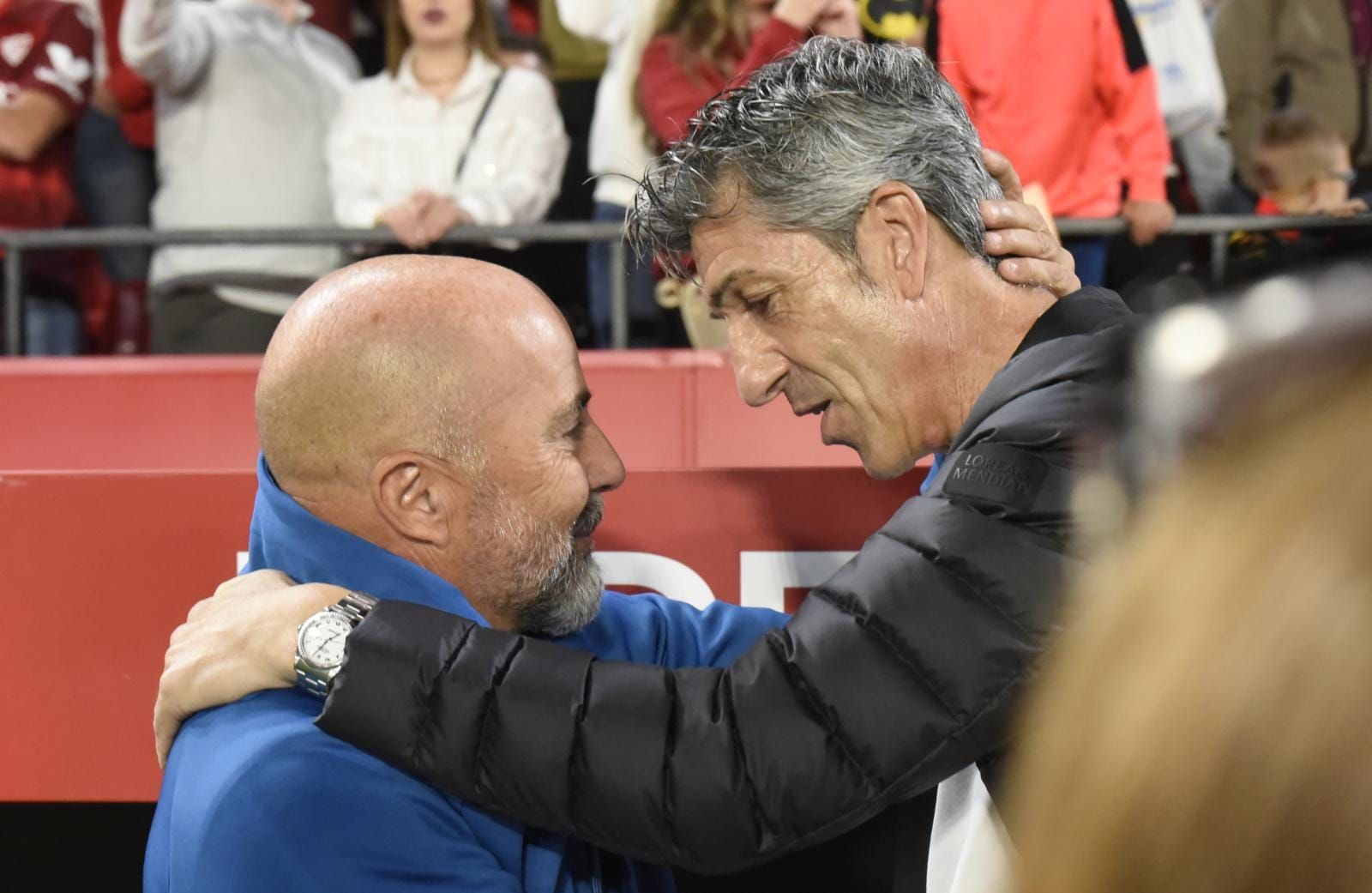  Sampaoli saluda a Imanol Alguacil antes del Sevilla-Real Sociedad.