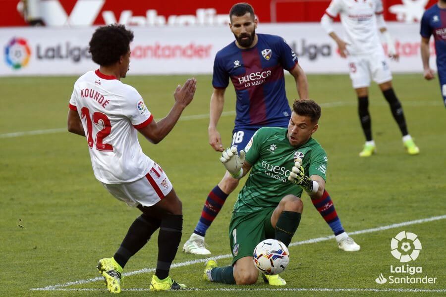  Álvaro Fernández, ante el Sevilla.